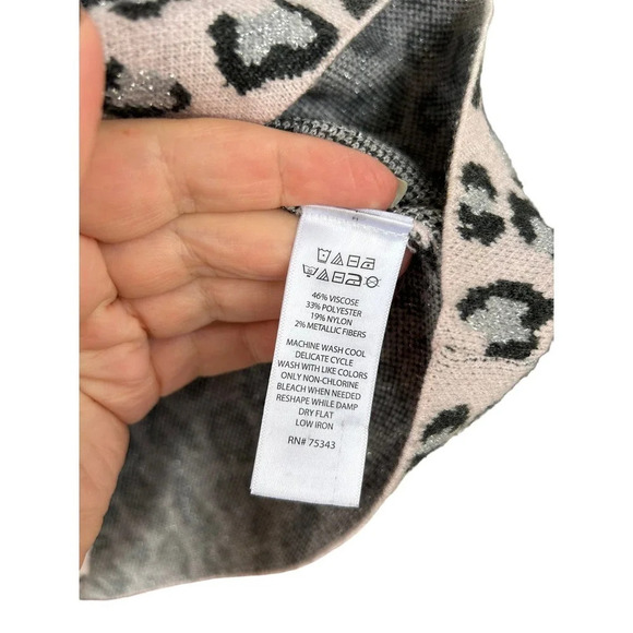 Cynthia Rowley Women's Cozy Sparkle Snow Leopard Turtleneck Sweater Size XS - Picture 4 of 6